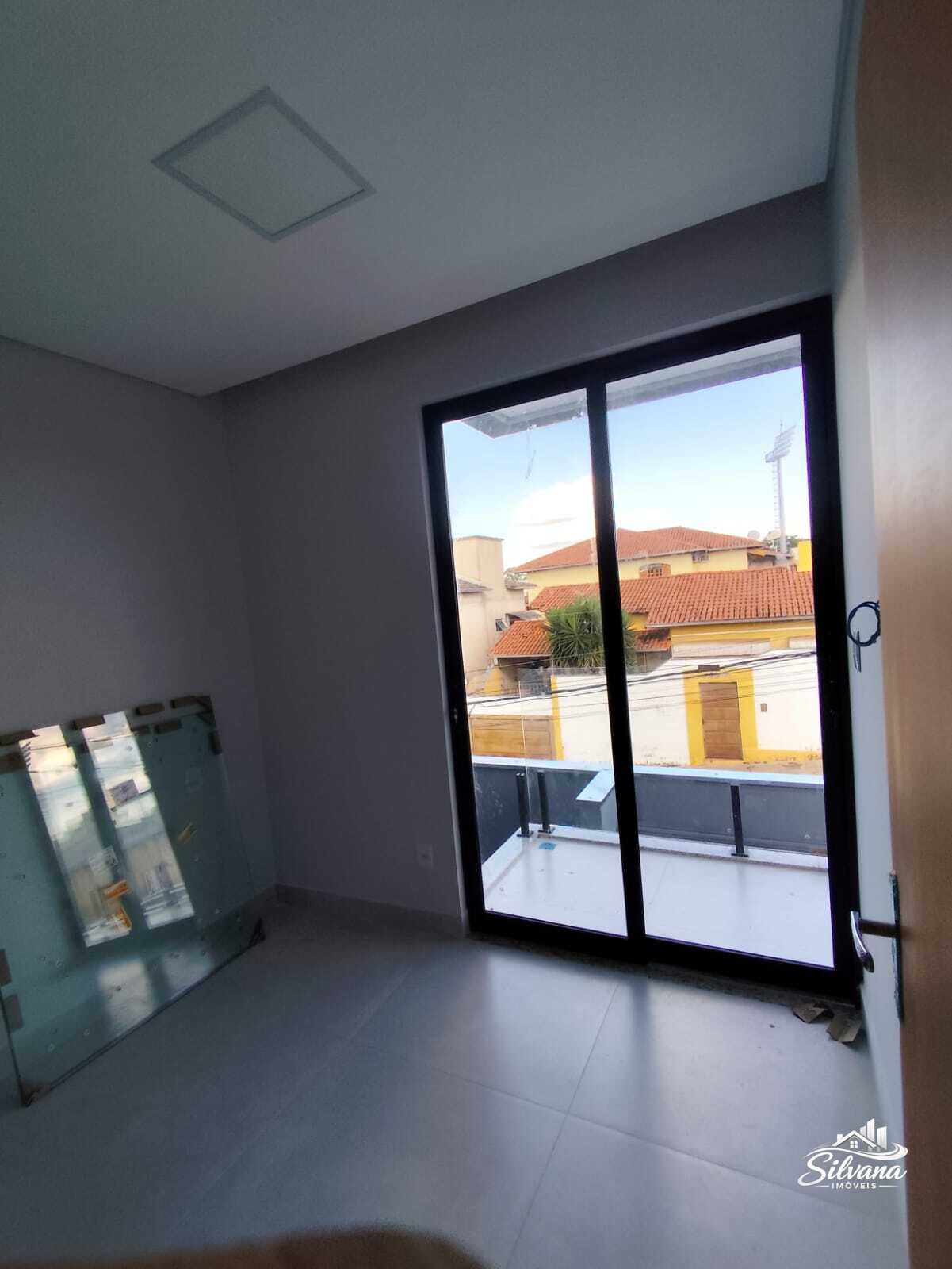 Duplex Moderno com 3 Quartos – Morro do Claro